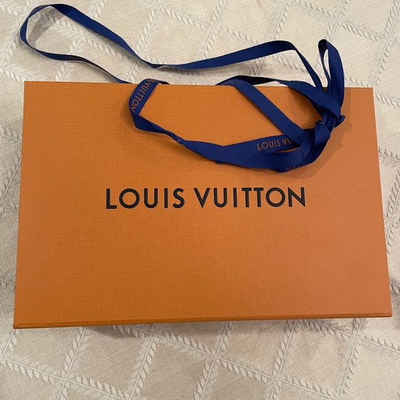 Louis Vuitton box with original ribbon - Picture 2 of 6
